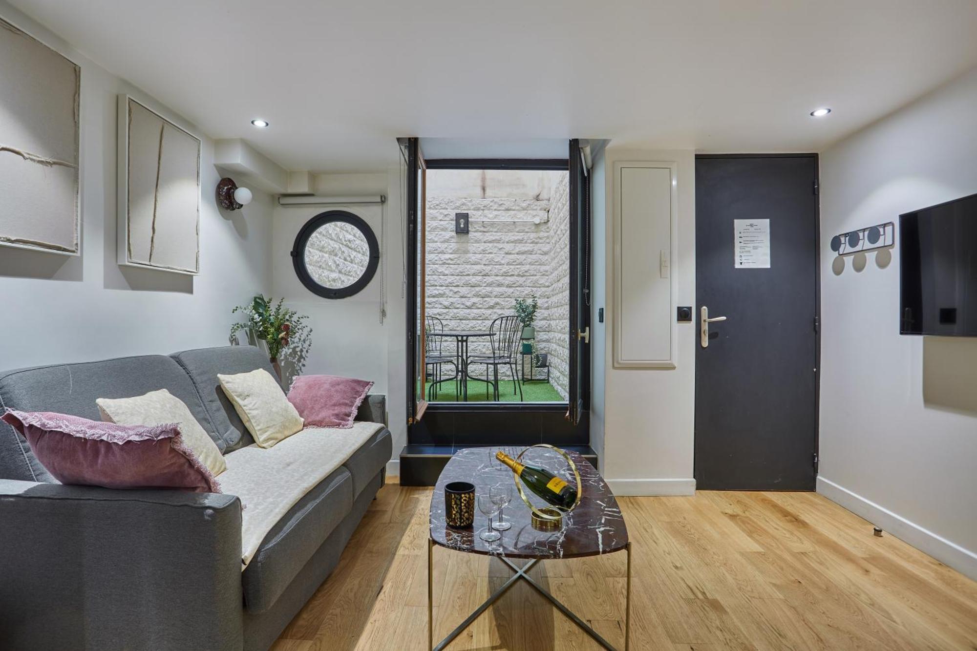 Apartment St Honore By Studio Prestige París Exterior foto